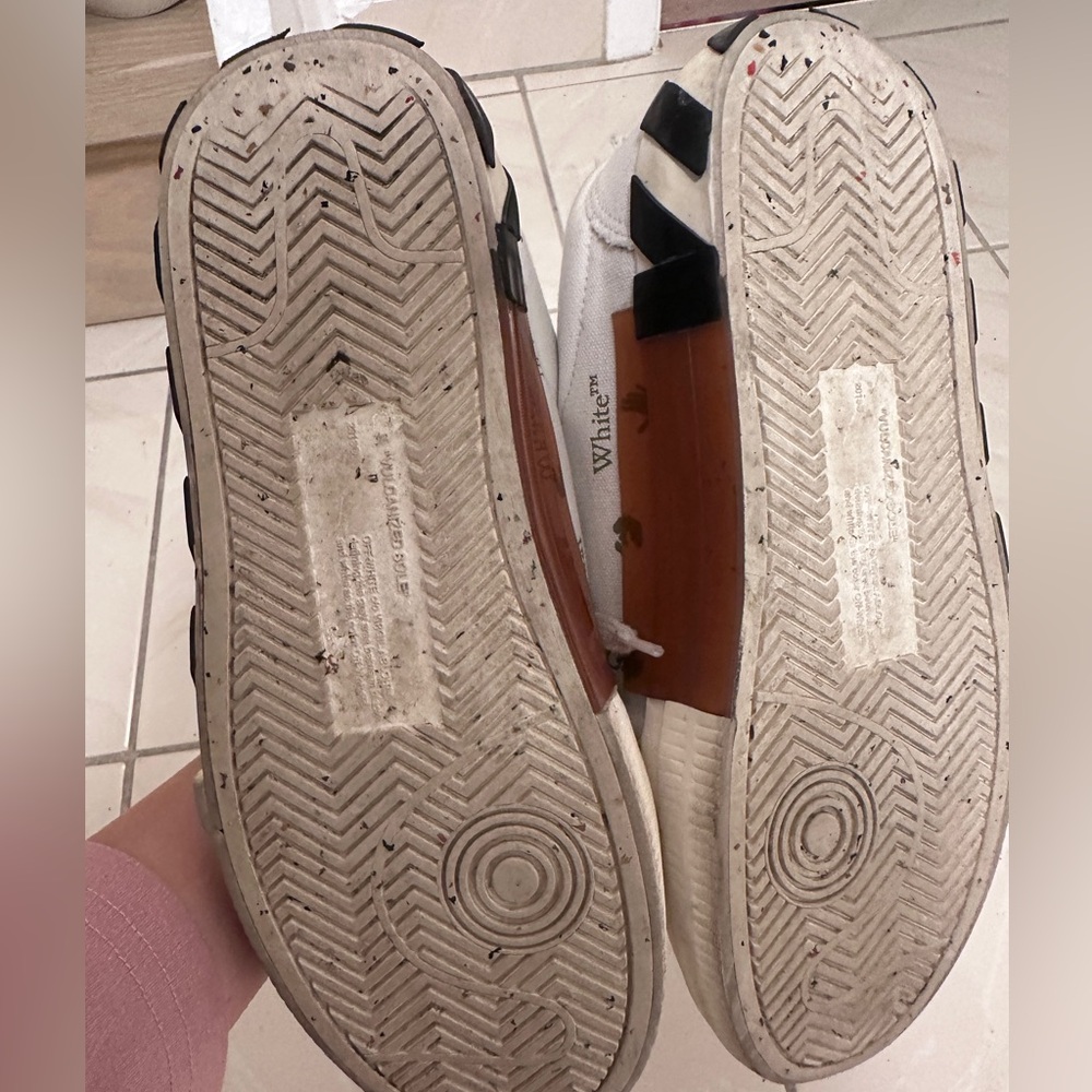 off white shoes - Picture 4 of 5